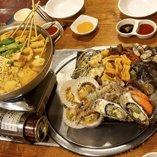 Lezzetli Asya yemeklerinin yakın görüntüsü