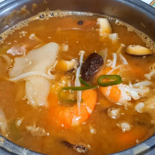 Lezzetli Asya yemeklerinin yakın görüntüsü