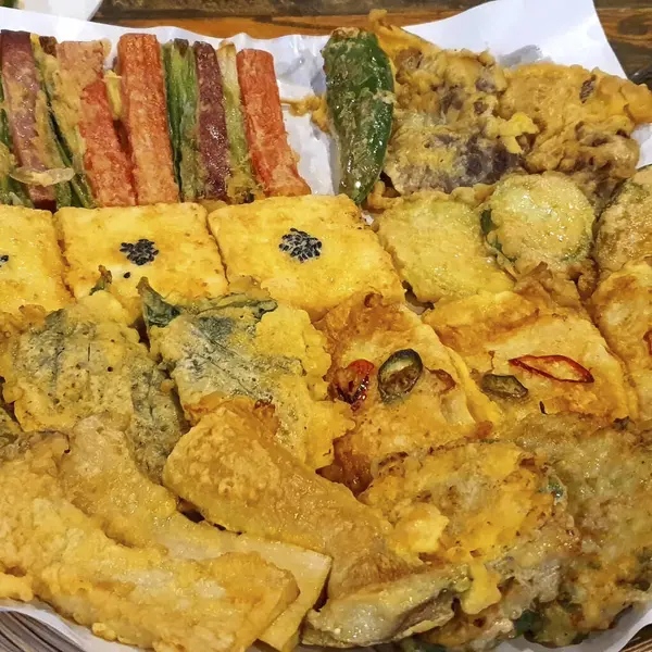 Lezzetli Asya yemeklerinin yakın görüntüsü