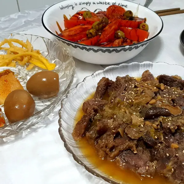 Lezzetli Asya yemeklerinin yakın görüntüsü