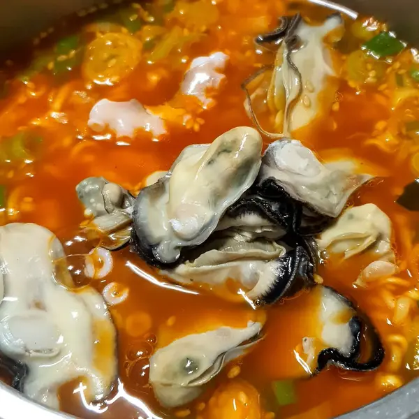 Lezzetli Asya yemeklerinin yakın görüntüsü