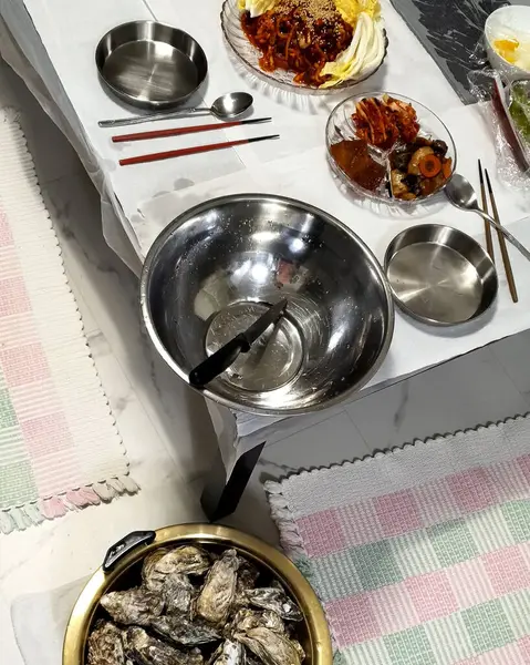 Tabakta taze deniz ürünleri