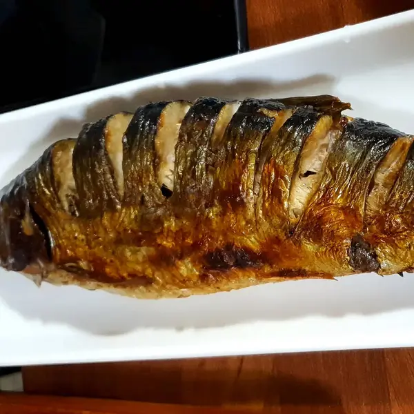 Limonlu ve baharatlı ızgara somon.