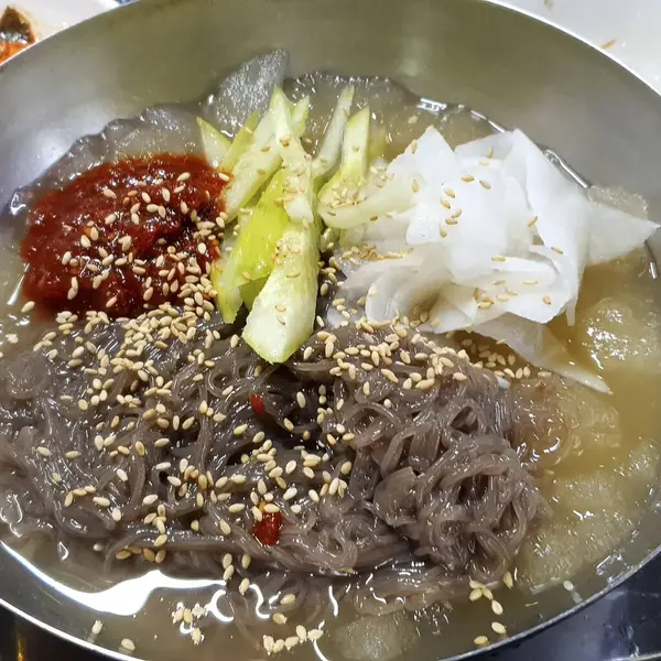 Lezzetli Asya yemeklerinin yakın görüntüsü