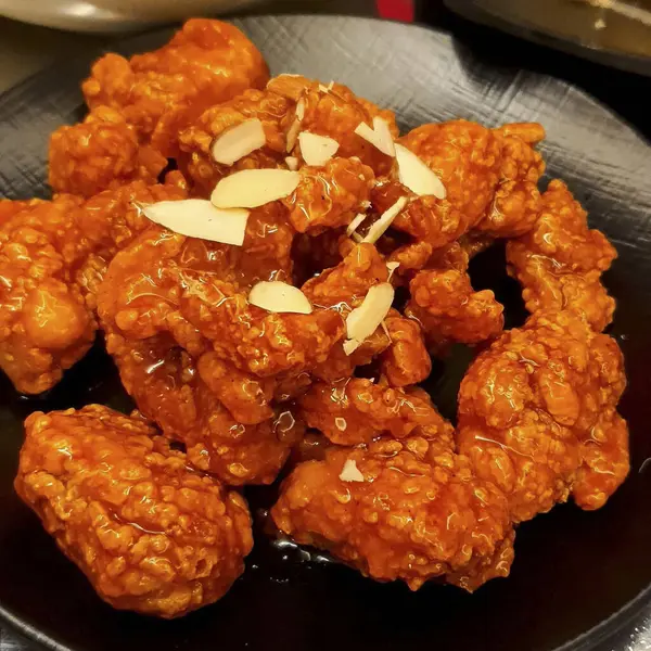 Soslu kızarmış tavuk.