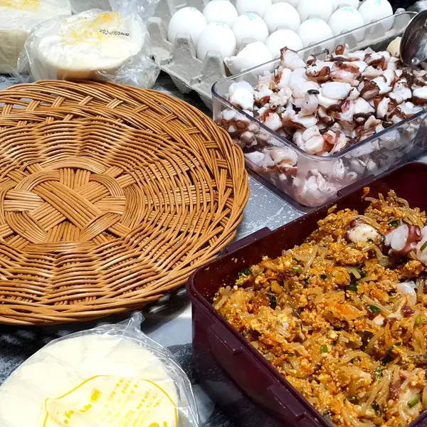 Lezzetli Asya yemeklerinin yakın görüntüsü