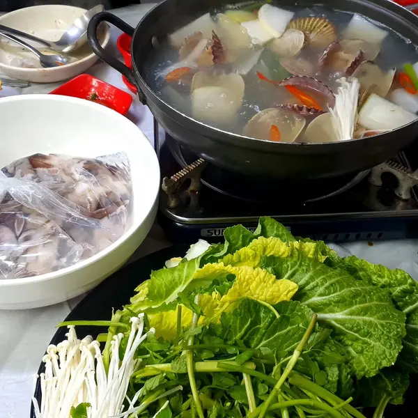 Tayland usulü yemek, tavuk ve sebzeli çorba, Tayland çorbası.