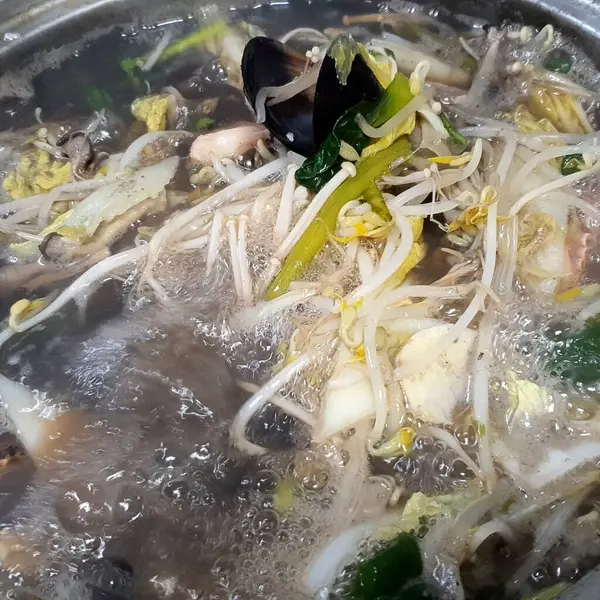 Lezzetli Asya yemeklerinin yakın görüntüsü