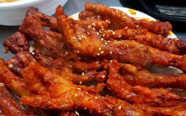 Lezzetli Asya yemeklerinin yakın görüntüsü