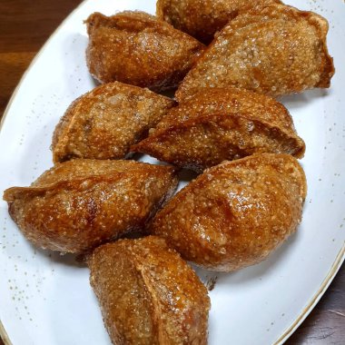 kızarmış tavuk kanadı plaka üzerinde