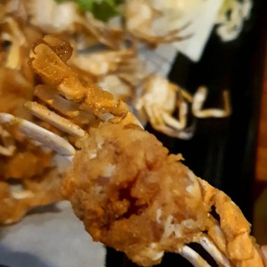 Fried yengeç sosu ile