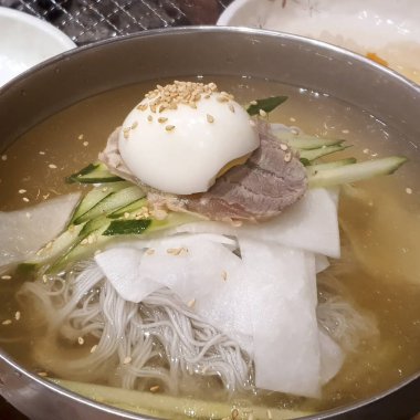 Lezzetli Asya yemeklerinin yakın görüntüsü