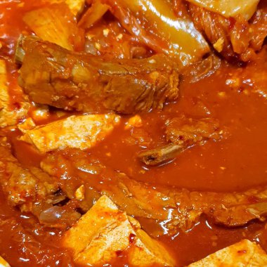 Geleneksel Kore sığır eti yahnisi, yakın plan.