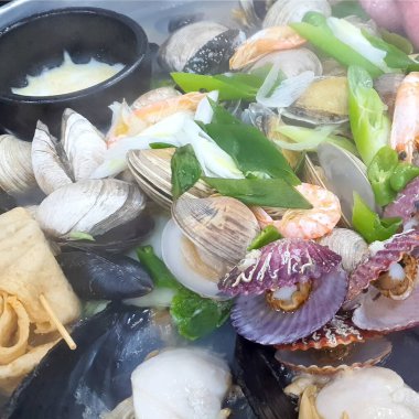 Pazarda taze deniz ürünleri