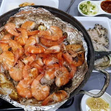 Lezzetli Asya yemeklerinin yakın görüntüsü