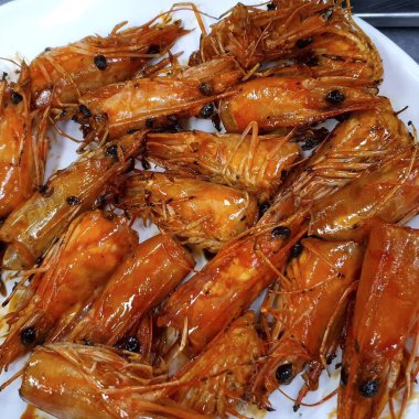 Baharat ile kızarmış karides