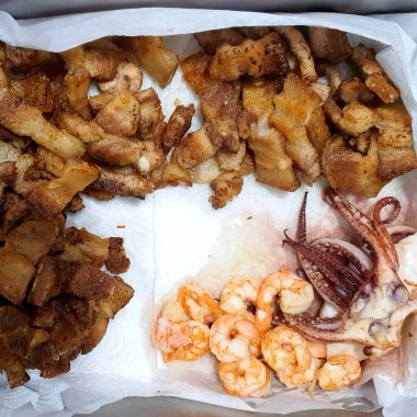 Lezzetli Asya yemeklerinin yakın görüntüsü