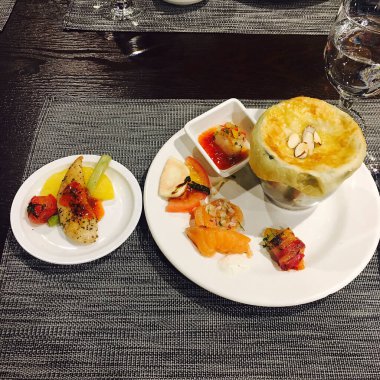 Lezzetli Asya yemeklerinin yakın görüntüsü