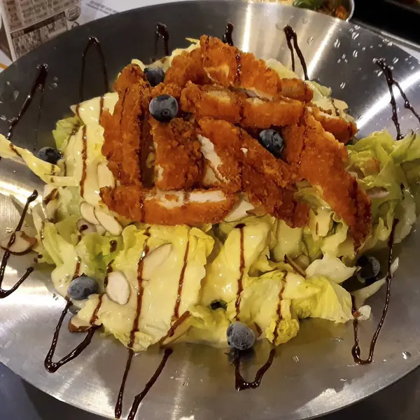 Kızarmış tavuğun mutfak fotoğrafı.