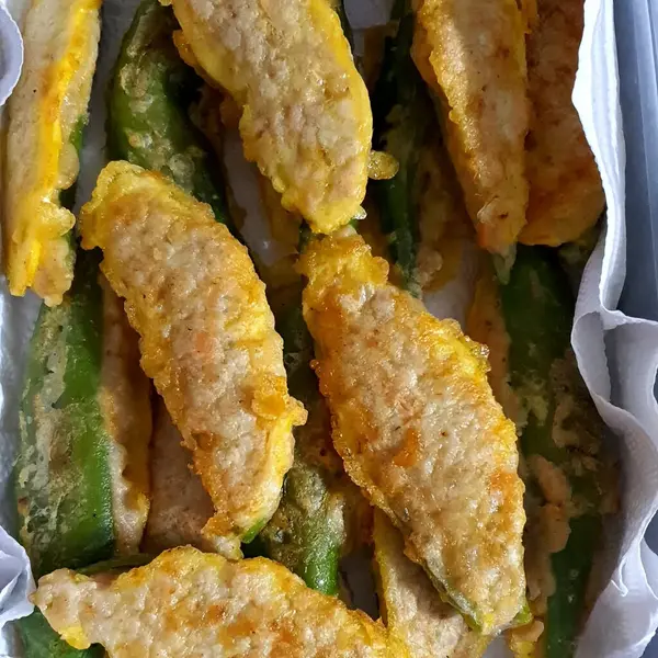 Sebzeli kızarmış tavuk.