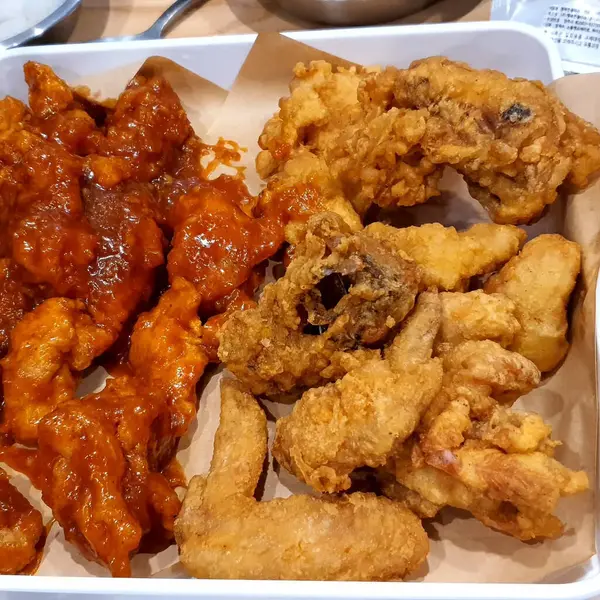 Soslu kızarmış tavuk kanadı.