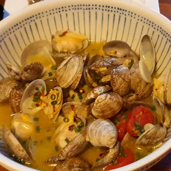 Sebze ve şifalı deniz ürünleri çorbası.