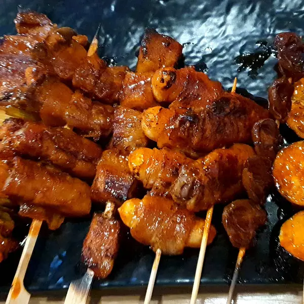 Lezzetli Asya yemeklerinin yakın görüntüsü