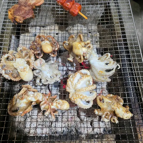 Markette sarımsaklı ızgara kalamar..