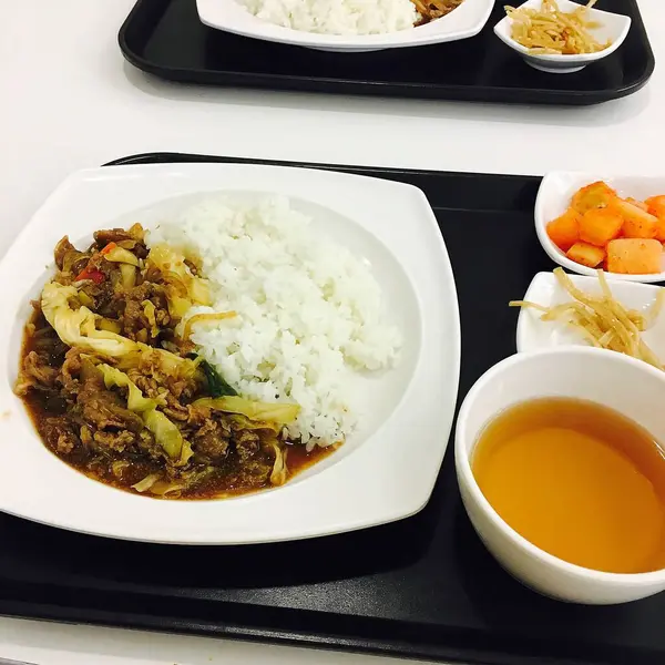 Lezzetli Asya yemeklerinin yakın görüntüsü