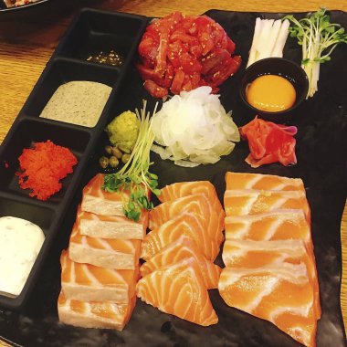 Tabakta somon suşisi.