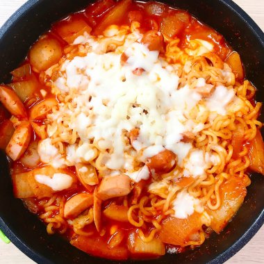 Lezzetli Asya yemeklerinin yakın görüntüsü