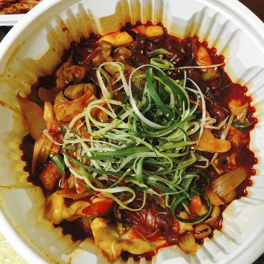 Lezzetli Asya yemeklerinin yakın görüntüsü