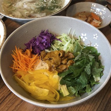 Lezzetli Asya yemeklerinin yakın görüntüsü