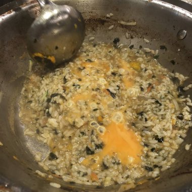 Kızarmış pilavın mutfak fotoğrafı.