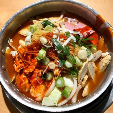 Çorbalı Kore yemeği kimchi.