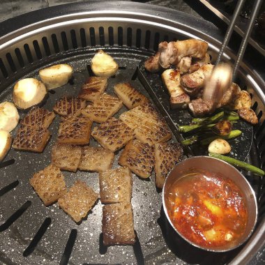 Lezzetli Asya yemeklerinin yakın görüntüsü