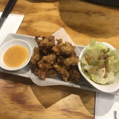 Lezzetli Asya yemeklerinin yakın görüntüsü