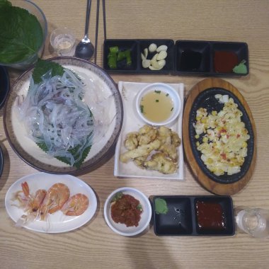 Lezzetli Asya yemeklerinin yakın görüntüsü