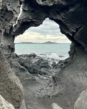 Deniz kıyısının güzel manzarası