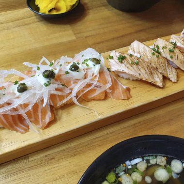 Tabakta somon balığı.