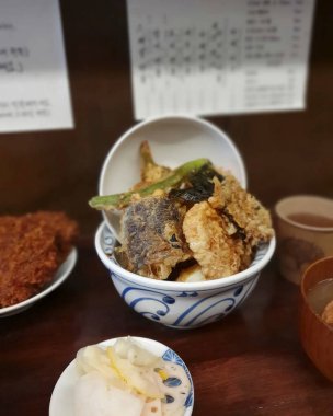 Lezzetli Asya yemeklerinin yakın görüntüsü