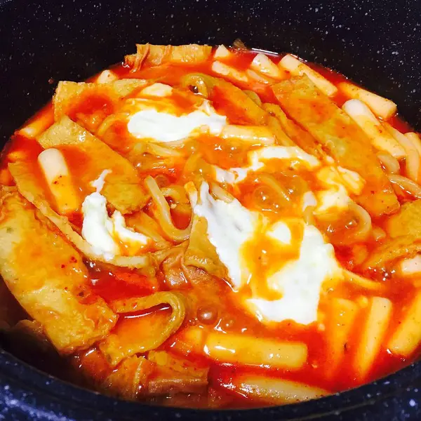 Peynirli yumurta ve sebze.