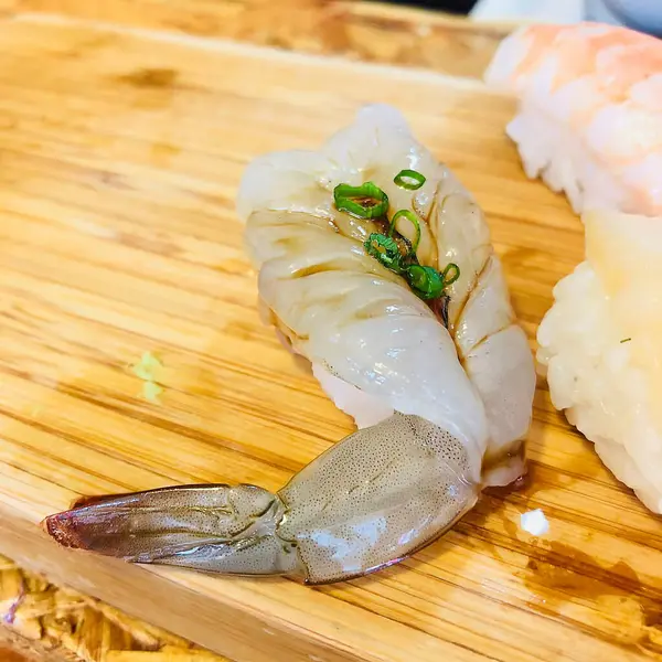 Masada taze deniz ürünleri var.