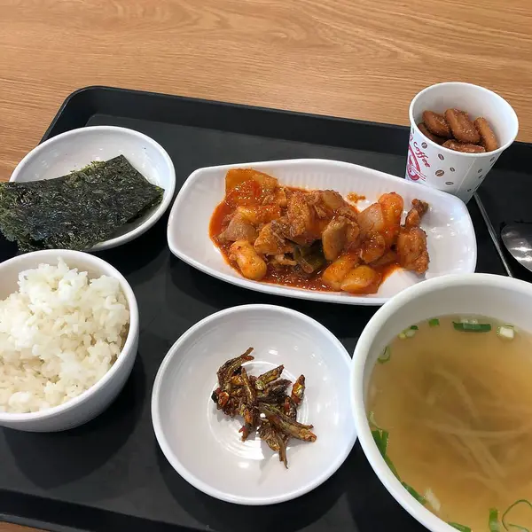 Lezzetli Asya yemeklerinin yakın görüntüsü