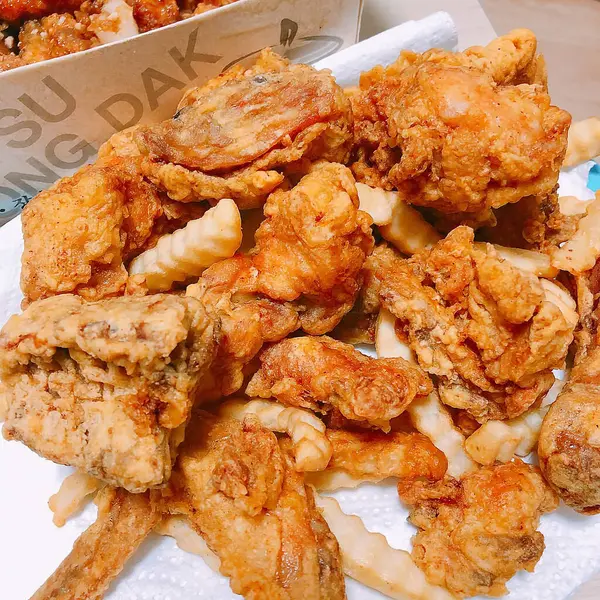 Kızarmış tavuğun mutfak fotoğrafı.