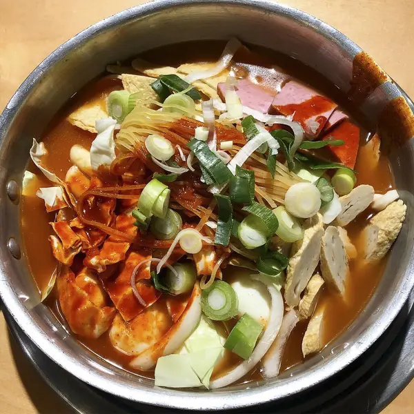 Çorbalı Kore yemeği kimchi.