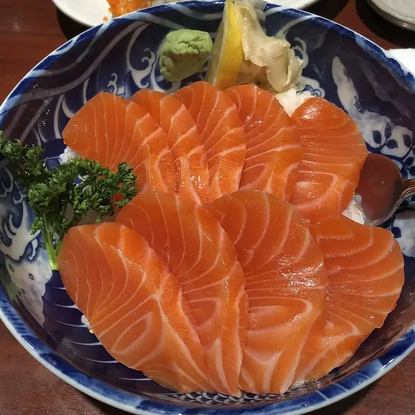 Tabakta somon balığı.