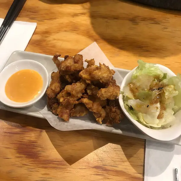 Lezzetli Asya yemeklerinin yakın görüntüsü