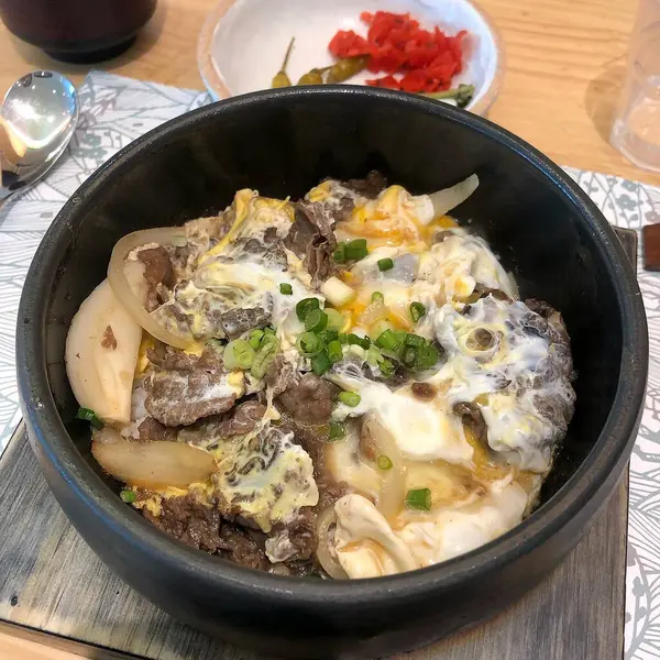 Lezzetli Asya yemeklerinin yakın görüntüsü