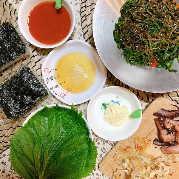 Çeşitli yemek ve yemekler.